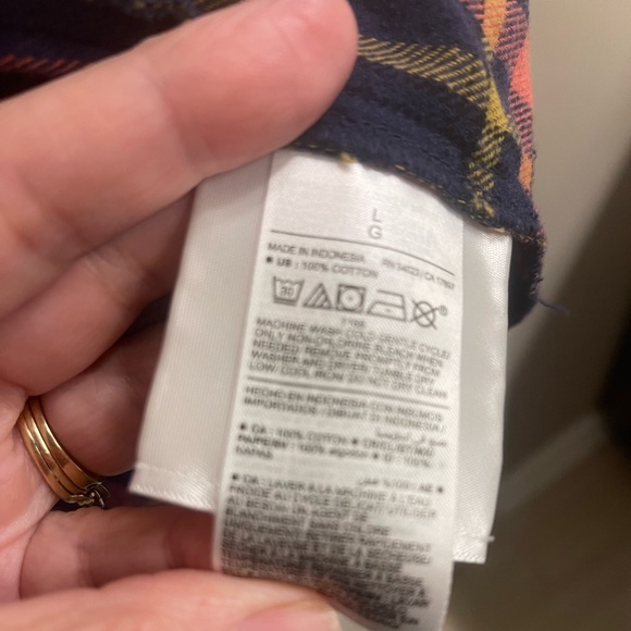 Old Navy size  large women’s Flannel the Boyfriend Shirt measurements in pics - Picture 3 of 8
